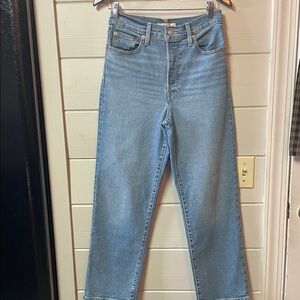 Levi’s Ribcage Straight Ankle Buttonfly Denim Jeans Size 28.